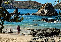 The rocks known as Pozo del Eslabón at the north end of La Ropa Beach